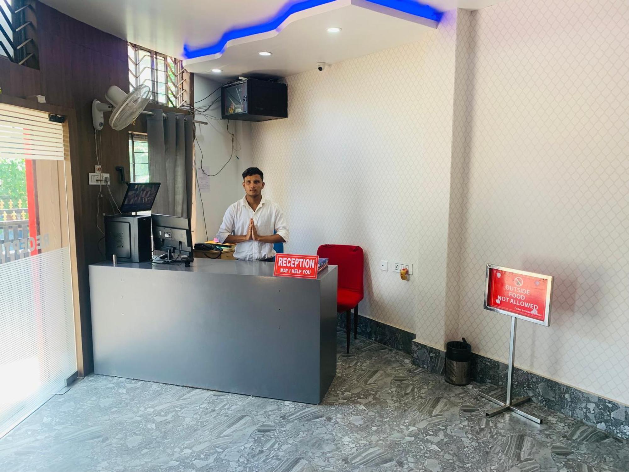 Hotel Aditya Palace グワーハーティー エクステリア 写真