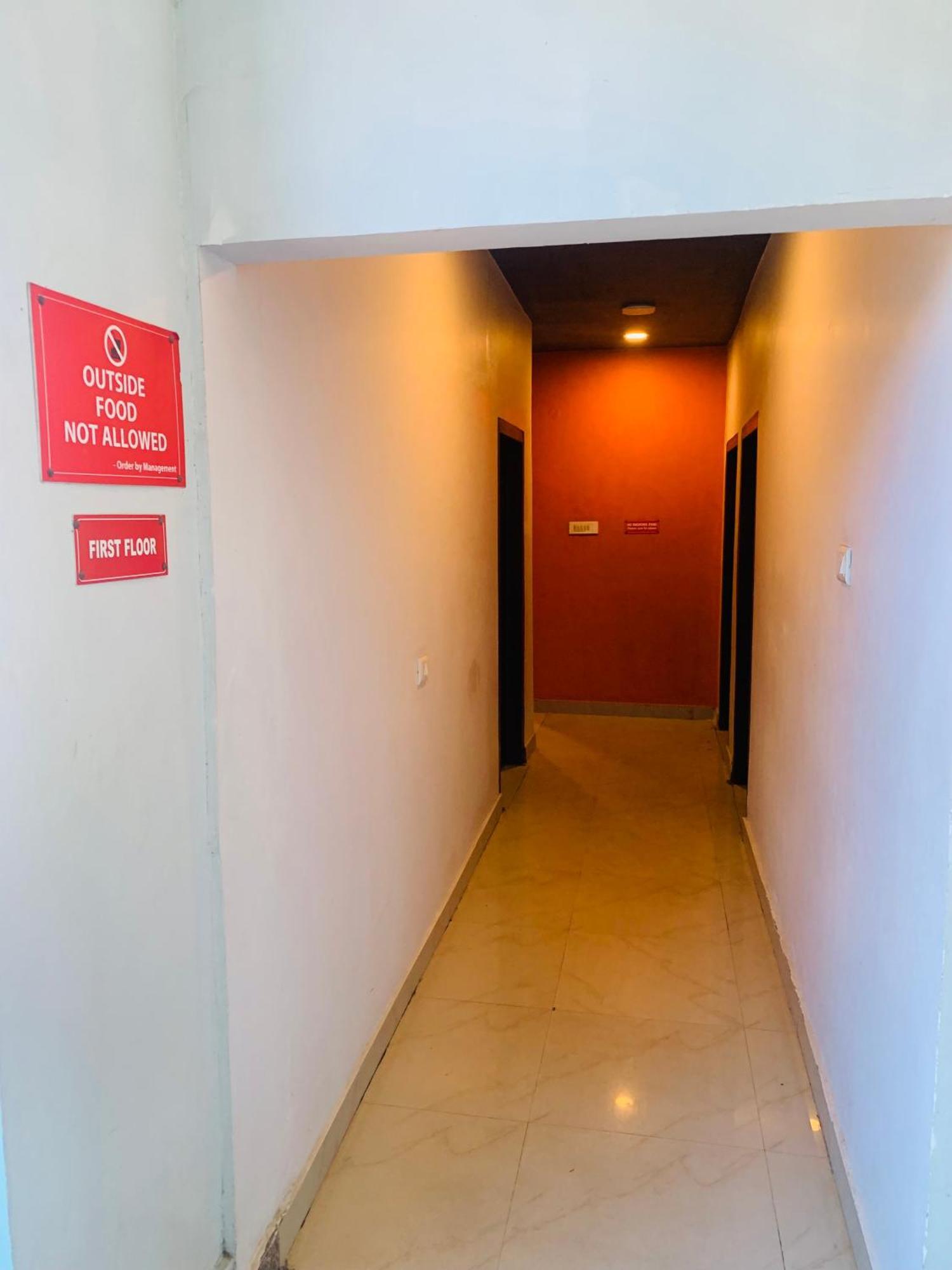 Hotel Aditya Palace グワーハーティー エクステリア 写真